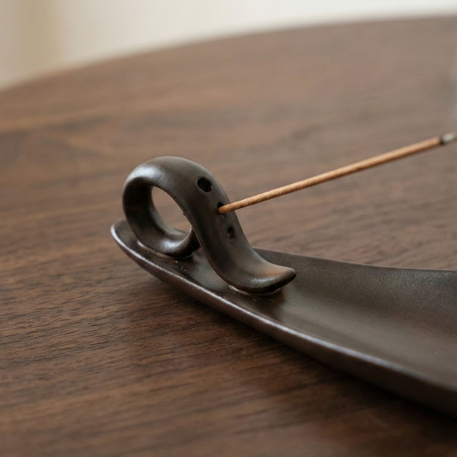 Flow Curve Ceramic Incense Holder